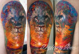 Prosta kreska, ale i skomplikowana grafika zadziwiająca ilością szczegółów - warianty tatuaży z lwem to szczególnie dużo opcji. Łączy je jedno - płynący z grafiki niepokój i dynamika ruchu. 