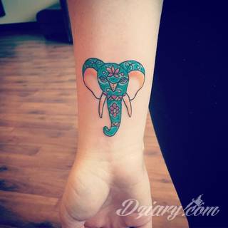 Prosta kreska, ale i skomplikowana grafika zadziwiająca ilością szczegółów - warianty tatuaży z lwem to szczególnie dużo opcji. Łączy je jedno - płynący z grafiki niepokój i dynamika ruchu. 