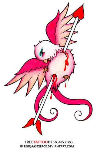 Równowaga płynąca z tatuaży o starannie zarysowanym łuku podkreśla charakter właściciela. Tego typu motywy dają możliwość podkreślenia np. elementu znajdującego się w centrum owalu tworzonego przez łuk. 