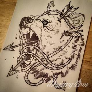 Równowaga płynąca z tatuaży o starannie zarysowanym łuku podkreśla charakter właściciela. Tego typu motywy dają możliwość podkreślenia np. elementu znajdującego się w centrum owalu tworzonego przez łuk. 