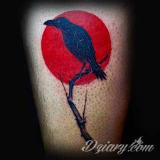 Małe tatuaże świetnie kryjące się na ciele tak, by wizualny dostęp mieli do nich nieliczni i wtajemniczeni. Niewielkie tatuaże na skórze o bogatej kolekcji formuł i zdobień zarówno dla kobiet jak i mężczyzn. 