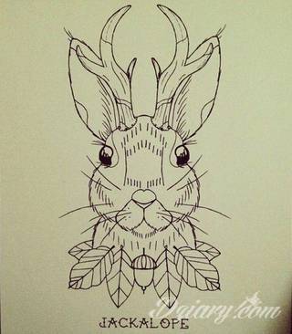 Małe tatuaże świetnie kryjące się na ciele tak, by wizualny dostęp mieli do nich nieliczni i wtajemniczeni. Niewielkie tatuaże na skórze o bogatej kolekcji formuł i zdobień zarówno dla kobiet jak i mężczyzn. 