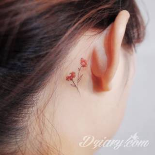 Małe tatuaże świetnie kryjące się na ciele tak, by wizualny dostęp mieli do nich nieliczni i wtajemniczeni. Niewielkie tatuaże na skórze o bogatej kolekcji formuł i zdobień zarówno dla kobiet jak i mężczyzn. 