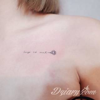 Małe tatuaże świetnie kryjące się na ciele tak, by wizualny dostęp mieli do nich nieliczni i wtajemniczeni. Niewielkie tatuaże na skórze o bogatej kolekcji formuł i zdobień zarówno dla kobiet jak i mężczyzn. 