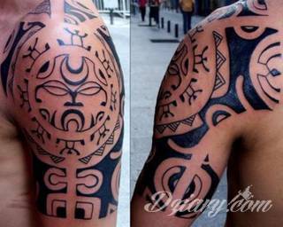 Tatuaże nawiązujące do Maorysów, klimatu wysp Polinezji i stylizacji pierwszych ludzi. Rozbudowane, pełne kształtów wzory idealne na męskie, silne ciała. Doskonale eksponujące tkankę mięśniową. 