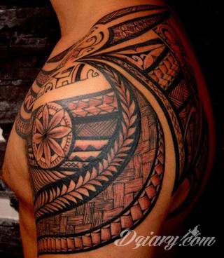 Tatuaże nawiązujące do Maorysów, klimatu wysp Polinezji i stylizacji pierwszych ludzi. Rozbudowane, pełne kształtów wzory idealne na męskie, silne ciała. Doskonale eksponujące tkankę mięśniową. 