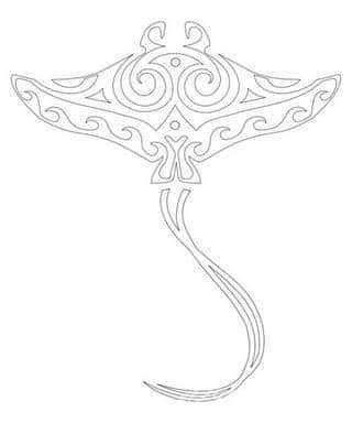 Tatuaże nawiązujące do Maorysów, klimatu wysp Polinezji i stylizacji pierwszych ludzi. Rozbudowane, pełne kształtów wzory idealne na męskie, silne ciała. Doskonale eksponujące tkankę mięśniową. 