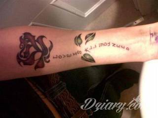 Tatuaże miłosne; aforyzmy i cytaty podkreślające siłę uczucia, ale również oryginalne formaty graficzne oparte na motywie podwójnych ozdobień. Tatuaże dla zakochanych w każdym wieku. 