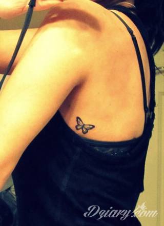 Lekkość, zwiewność, skromność - z tym kojarzą się tatuaże w kształcie motyli. Popularny kobiecy wzór, dzięki prostocie i niewielkim rozmiarom, bywa używany również w miejscach intymnych. 
