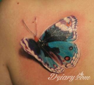 Lekkość, zwiewność, skromność - z tym kojarzą się tatuaże w kształcie motyli. Popularny kobiecy wzór, dzięki prostocie i niewielkim rozmiarom, bywa używany również w miejscach intymnych. 