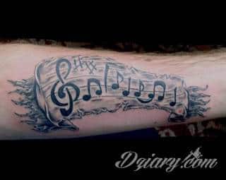 Tatuaże dla miłośników dźwięków w każdej postaci. Klucze wiolinowe, nuty w fantazyjnych kształtach, ale również słynne cytaty z najpopularniejszych utworów. Ciekawym wariantem są motywy słuchawek podkreślających związek z muzyką. 