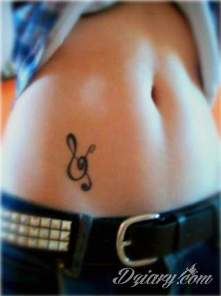 Tatuaże dla miłośników dźwięków w każdej postaci. Klucze wiolinowe, nuty w fantazyjnych kształtach, ale również słynne cytaty z najpopularniejszych utworów. Ciekawym wariantem są motywy słuchawek podkreślających związek z muzyką. 