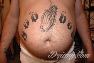 Tatuaże na brzuchu to ogromne możliwości ekspresji własnego ja; grafiki dopasowane do konkretnego kształtu - naturalistyczne obrazy jak i fantazje związane z tajemniczym ludzkim wnętrzem. 