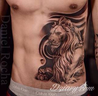 Tatuaże na brzuchu to ogromne możliwości ekspresji własnego ja; grafiki dopasowane do konkretnego kształtu - naturalistyczne obrazy jak i fantazje związane z tajemniczym ludzkim wnętrzem. 