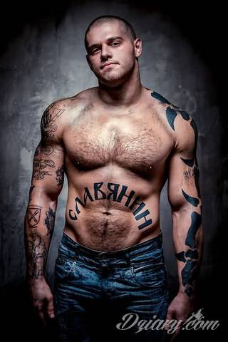 Tatuaże na brzuchu to ogromne możliwości ekspresji własnego ja; grafiki dopasowane do konkretnego kształtu - naturalistyczne obrazy jak i fantazje związane z tajemniczym ludzkim wnętrzem. 