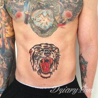 Tatuaże na brzuchu to ogromne możliwości ekspresji własnego ja; grafiki dopasowane do konkretnego kształtu - naturalistyczne obrazy jak i fantazje związane z tajemniczym ludzkim wnętrzem. 