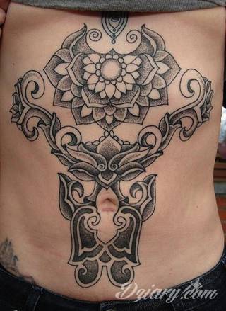 Tatuaże na brzuchu to ogromne możliwości ekspresji własnego ja; grafiki dopasowane do konkretnego kształtu - naturalistyczne obrazy jak i fantazje związane z tajemniczym ludzkim wnętrzem. 