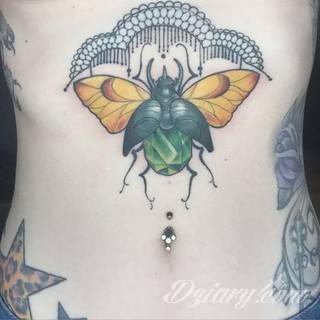 Tatuaże na brzuchu to ogromne możliwości ekspresji własnego ja; grafiki dopasowane do konkretnego kształtu - naturalistyczne obrazy jak i fantazje związane z tajemniczym ludzkim wnętrzem. 