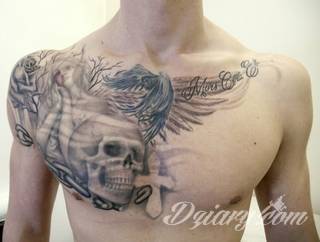 Tatuaż na klatce piersiowej od lat uchodzi za męski symbol, jednak ciekawie zaaranżowane grafiki mogą ozdobić również ciało kobiece. Tego rodzaju tatuaże na piersi z jednej strony są osobiste, ale z drugiej - mogą wyraźnie zwracać uwagę przy odpowiednim wyeksponowaniu.