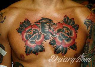 Tatuaż na klatce piersiowej od lat uchodzi za męski symbol, jednak ciekawie zaaranżowane grafiki mogą ozdobić również ciało kobiece. Tego rodzaju tatuaże na piersi z jednej strony są osobiste, ale z drugiej - mogą wyraźnie zwracać uwagę przy odpowiednim wyeksponowaniu.