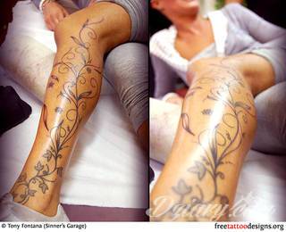 Tatuaże na nodze - szczególnie na łydce - w imponujący sposób nadają ciału dynamiki. Pozwalają na ciekawe wkoponowanie kończyny w większy układ graficzny. Tak powstają tatuaże, które z nogi czynią obraz. 