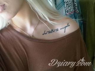 Obojczyk stanowi niezwykle intrygujące miejsce na niebanalny tatuaż. Jego konstrukcja daje ciekawy szkielet do smukłej formy, a ulokowanie na ciele - nieograniczone możliwości kreacji graficznej. 