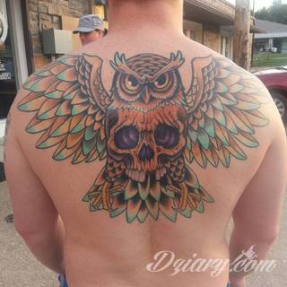 Unikatowe tatuaże będące odzwierciedleniem pasji, symboliki, zamiłowania. Na co dzień skryte, odkrywane po zsunięciu odzienia. Tatuaże na plecach to przede wszystkim intymność i dostępność tylko dla bliskich. 