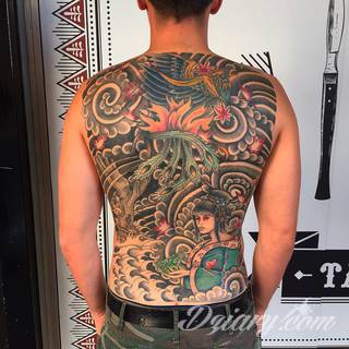 Unikatowe tatuaże będące odzwierciedleniem pasji, symboliki, zamiłowania. Na co dzień skryte, odkrywane po zsunięciu odzienia. Tatuaże na plecach to przede wszystkim intymność i dostępność tylko dla bliskich. 