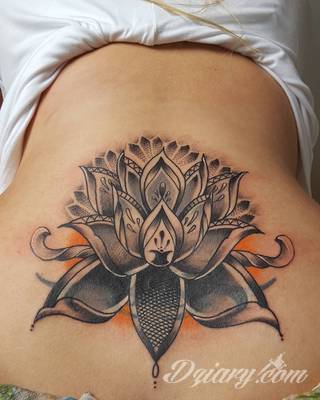 Unikatowe tatuaże będące odzwierciedleniem pasji, symboliki, zamiłowania. Na co dzień skryte, odkrywane po zsunięciu odzienia. Tatuaże na plecach to przede wszystkim intymność i dostępność tylko dla bliskich. 