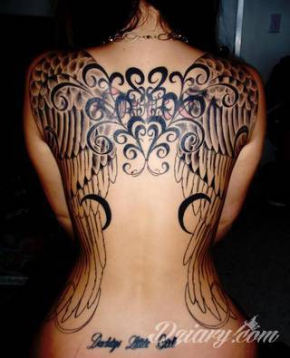 Unikatowe tatuaże będące odzwierciedleniem pasji, symboliki, zamiłowania. Na co dzień skryte, odkrywane po zsunięciu odzienia. Tatuaże na plecach to przede wszystkim intymność i dostępność tylko dla bliskich. 