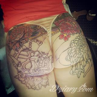 Pobudzające wyobraźnię tatuaże na pośladkach mają wymiar nie tylko erotyczny. Podkreślają kobiecość, uwypuklają męskość - tu granicą jest wyłącznie wyobraźnia i odwaga w kreowaniu obrazu na ciele. 