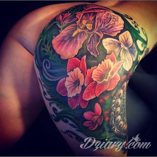 Pobudzające wyobraźnię tatuaże na pośladkach mają wymiar nie tylko erotyczny. Podkreślają kobiecość, uwypuklają męskość - tu granicą jest wyłącznie wyobraźnia i odwaga w kreowaniu obrazu na ciele. 