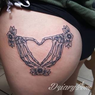 Pobudzające wyobraźnię tatuaże na pośladkach mają wymiar nie tylko erotyczny. Podkreślają kobiecość, uwypuklają męskość - tu granicą jest wyłącznie wyobraźnia i odwaga w kreowaniu obrazu na ciele. 