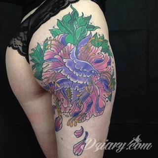 Pobudzające wyobraźnię tatuaże na pośladkach mają wymiar nie tylko erotyczny. Podkreślają kobiecość, uwypuklają męskość - tu granicą jest wyłącznie wyobraźnia i odwaga w kreowaniu obrazu na ciele. 