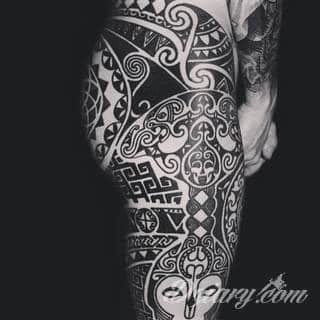 Pobudzające wyobraźnię tatuaże na pośladkach mają wymiar nie tylko erotyczny. Podkreślają kobiecość, uwypuklają męskość - tu granicą jest wyłącznie wyobraźnia i odwaga w kreowaniu obrazu na ciele. 