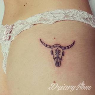 Pobudzające wyobraźnię tatuaże na pośladkach mają wymiar nie tylko erotyczny. Podkreślają kobiecość, uwypuklają męskość - tu granicą jest wyłącznie wyobraźnia i odwaga w kreowaniu obrazu na ciele. 