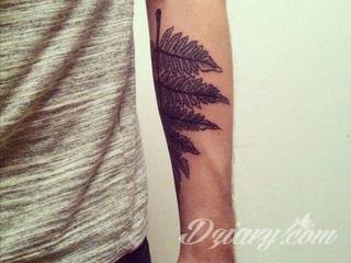 Tatuaże na przedramieniu czy na ramieniu i barku to swobodne wariacje: motywy geograficzne, twarze, wzory lub teksty - grafiki na ramionach dają wyjątkowy wybór motywów i rozwiązań. 