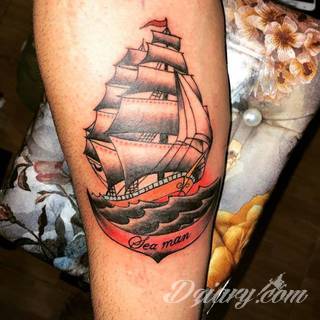 Tatuaże na przedramieniu czy na ramieniu i barku to swobodne wariacje: motywy geograficzne, twarze, wzory lub teksty - grafiki na ramionach dają wyjątkowy wybór motywów i rozwiązań. 