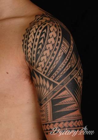 Tatuaże na przedramieniu czy na ramieniu i barku to swobodne wariacje: motywy geograficzne, twarze, wzory lub teksty - grafiki na ramionach dają wyjątkowy wybór motywów i rozwiązań. 