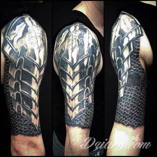 Tatuaże na przedramieniu czy na ramieniu i barku to swobodne wariacje: motywy geograficzne, twarze, wzory lub teksty - grafiki na ramionach dają wyjątkowy wybór motywów i rozwiązań. 