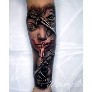 Tatuaże na przedramieniu czy na ramieniu i barku to swobodne wariacje: motywy geograficzne, twarze, wzory lub teksty - grafiki na ramionach dają wyjątkowy wybór motywów i rozwiązań. 