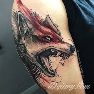 Tatuaże na przedramieniu czy na ramieniu i barku to swobodne wariacje: motywy geograficzne, twarze, wzory lub teksty - grafiki na ramionach dają wyjątkowy wybór motywów i rozwiązań. 