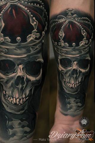 Tatuaże na przedramieniu czy na ramieniu i barku to swobodne wariacje: motywy geograficzne, twarze, wzory lub teksty - grafiki na ramionach dają wyjątkowy wybór motywów i rozwiązań. 