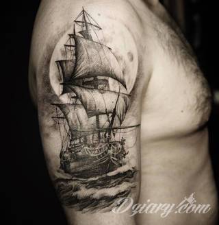 Tatuaże na przedramieniu czy na ramieniu i barku to swobodne wariacje: motywy geograficzne, twarze, wzory lub teksty - grafiki na ramionach dają wyjątkowy wybór motywów i rozwiązań. 