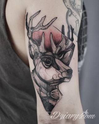 Tatuaże na przedramieniu czy na ramieniu i barku to swobodne wariacje: motywy geograficzne, twarze, wzory lub teksty - grafiki na ramionach dają wyjątkowy wybór motywów i rozwiązań. 