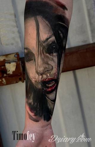 Tatuaże na przedramieniu czy na ramieniu i barku to swobodne wariacje: motywy geograficzne, twarze, wzory lub teksty - grafiki na ramionach dają wyjątkowy wybór motywów i rozwiązań. 