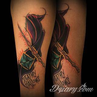 Tatuaże na przedramieniu czy na ramieniu i barku to swobodne wariacje: motywy geograficzne, twarze, wzory lub teksty - grafiki na ramionach dają wyjątkowy wybór motywów i rozwiązań. 