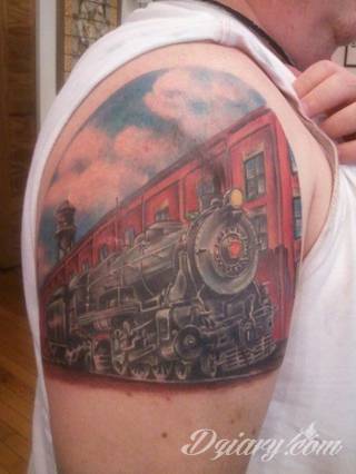 Tatuaże na przedramieniu czy na ramieniu i barku to swobodne wariacje: motywy geograficzne, twarze, wzory lub teksty - grafiki na ramionach dają wyjątkowy wybór motywów i rozwiązań. 