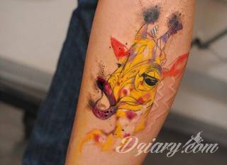 Tatuaże na przedramieniu czy na ramieniu i barku to swobodne wariacje: motywy geograficzne, twarze, wzory lub teksty - grafiki na ramionach dają wyjątkowy wybór motywów i rozwiązań. 