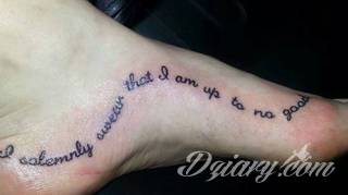 Czasami zmysłowe, zazwyczaj dyskretne, zawsze - zwracające uwagę. Tatuaże na stopie to coś więcej niż obraz. Noga czy stopa, poprzez swój kształt, daje duże możliwości na tatuaż adaptacyjny - dostosowany do konkretnego odbiorcy. 